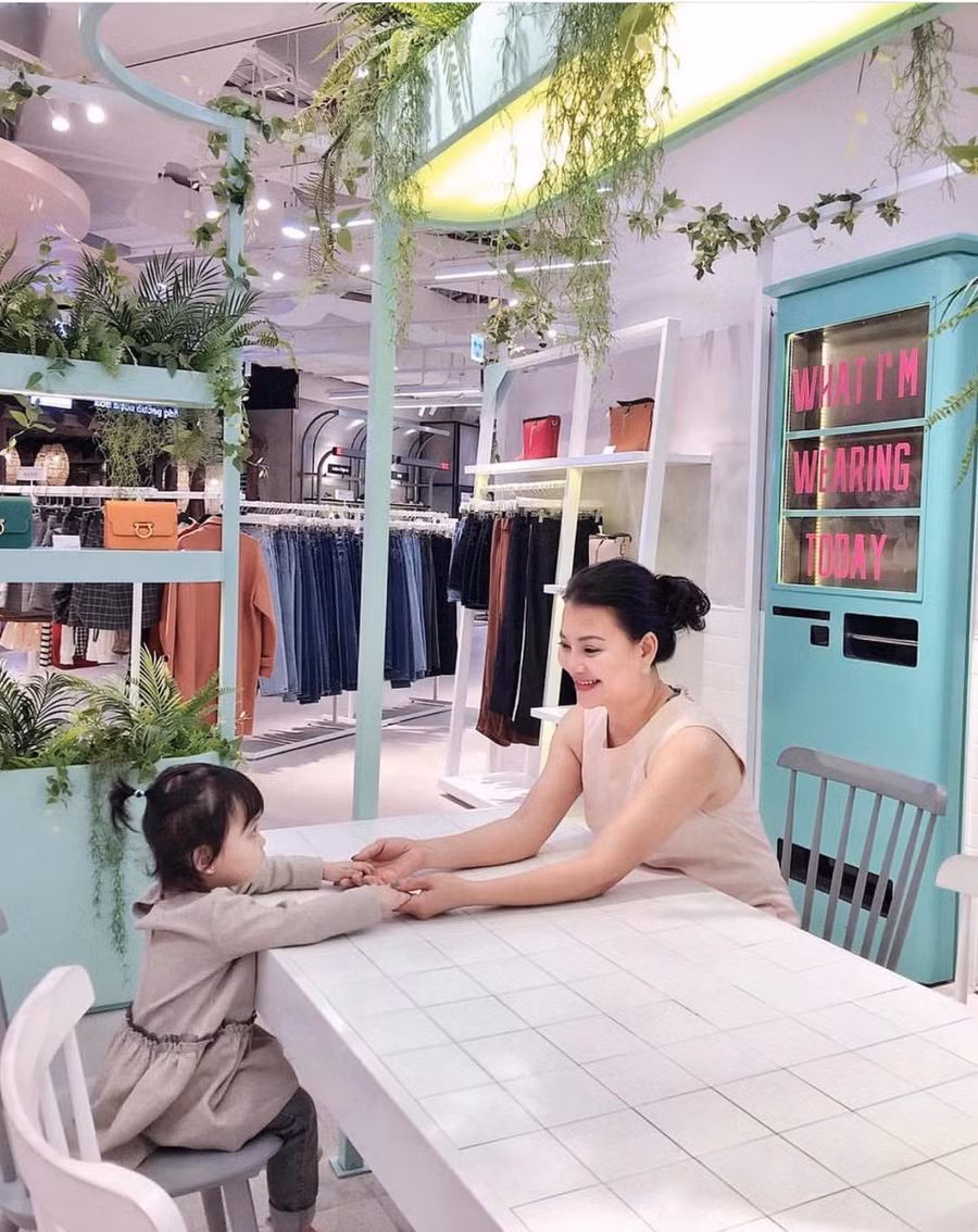 Khoe ảnh đi du lịch của mẹ chồng 50 tuổi, nàng dâu nhận về cả ngàn lời khen: mẹ chồng mà teen như gái 20 - Ảnh 7.