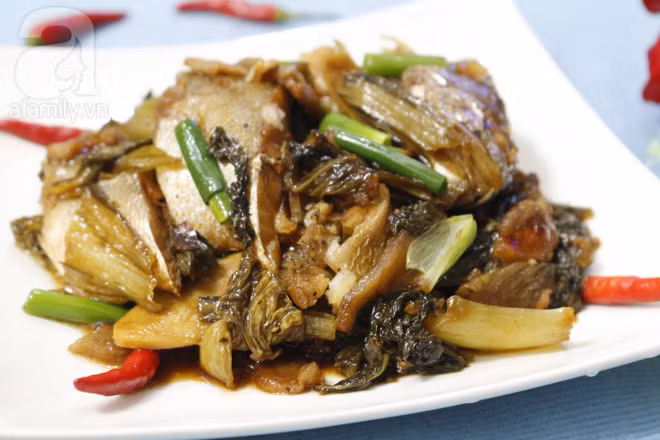 Món cá kho dưa chua tóp mỡ dân dã mà cực ngon 