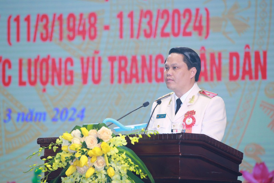 Thiếu tướng Bùi Quang Thanh - Giám đốc Công an tỉnh Nghệ An trình bày diễn văn kỷ niệm. (Ảnh: CANA) Thiếu tướng Bùi Quang Thanh - Giám đốc Công an tỉnh Nghệ An trình bày diễn văn kỷ niệm. (Ảnh: CANA)