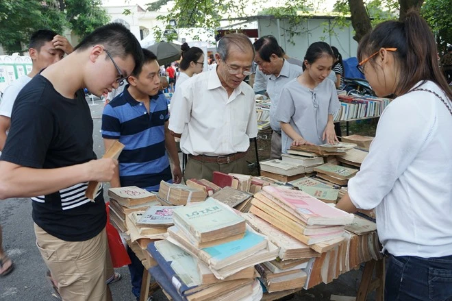 Sôi động thị trường sách cũ