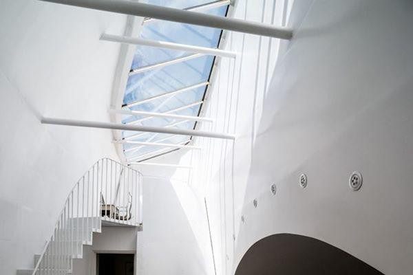 Ngôi nhà cũ kỹ dưới gầm cầu rao bán hơn 30 tỷ đồng, nội thất gây choáng ảnh 4 ngoi nha cu ky duoi gam cau rao ban hon 30 ty dong, noi that gay choang - 4