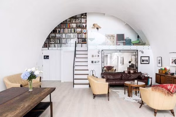 Ngôi nhà cũ kỹ dưới gầm cầu rao bán hơn 30 tỷ đồng, nội thất gây choáng ảnh 7 ngoi nha cu ky duoi gam cau rao ban hon 30 ty dong, noi that gay choang - 7