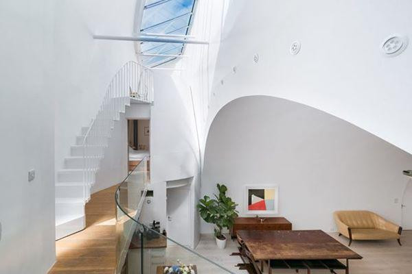 Ngôi nhà cũ kỹ dưới gầm cầu rao bán hơn 30 tỷ đồng, nội thất gây choáng ảnh 3 ngoi nha cu ky duoi gam cau rao ban hon 30 ty dong, noi that gay choang - 3