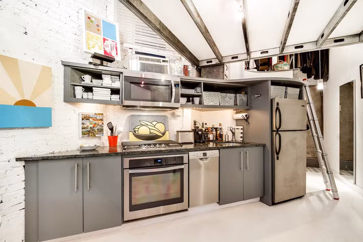 Căn hộ siêu nhỏ nhưng bên trong lại không thiếu thứ gì khiến ai cũng bất ngờ khi nhìn thấy - Ảnh 4.