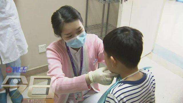 cau be 3 tuoi co toi 16 chiec rang bi mun nat, do thoi quen rat nhieu tre mac phai - 3