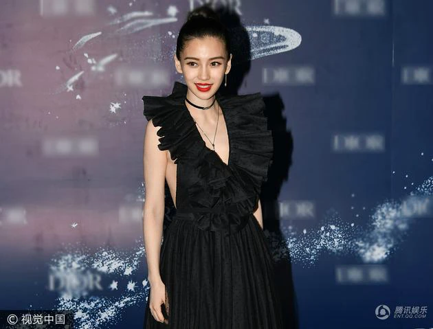 Angelababy đẹp xuất sắc trên thảm đỏ và đời thường