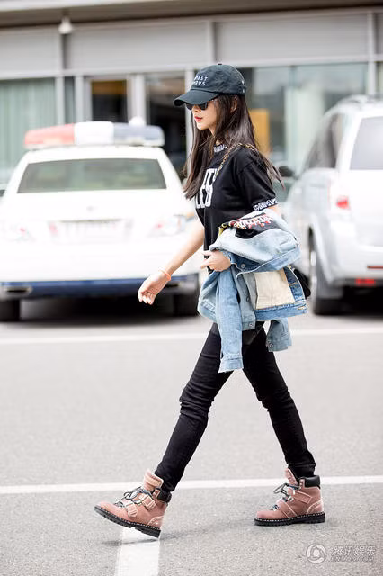  Theo thống kê mới nhất, với tổng thu nhập 314,7 triệu Nhân dân tệ, Angelababy và Huỳnh Hiểu Minh đã trở thành cặp đôi có thu nhập cao nhất làng giải trí Trung Quốc. 