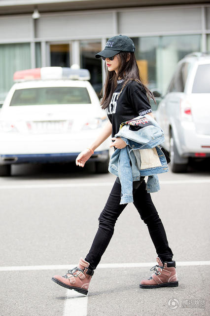 Angelababy đẹp xuất sắc trên thảm đỏ và đời thường ảnh 5 Theo thống kê mới nhất, với tổng thu nhập 314,7 triệu Nhân dân tệ, Angelababy và Huỳnh Hiểu Minh đã trở thành cặp đôi có thu nhập cao nhất làng giải trí Trung Quốc.