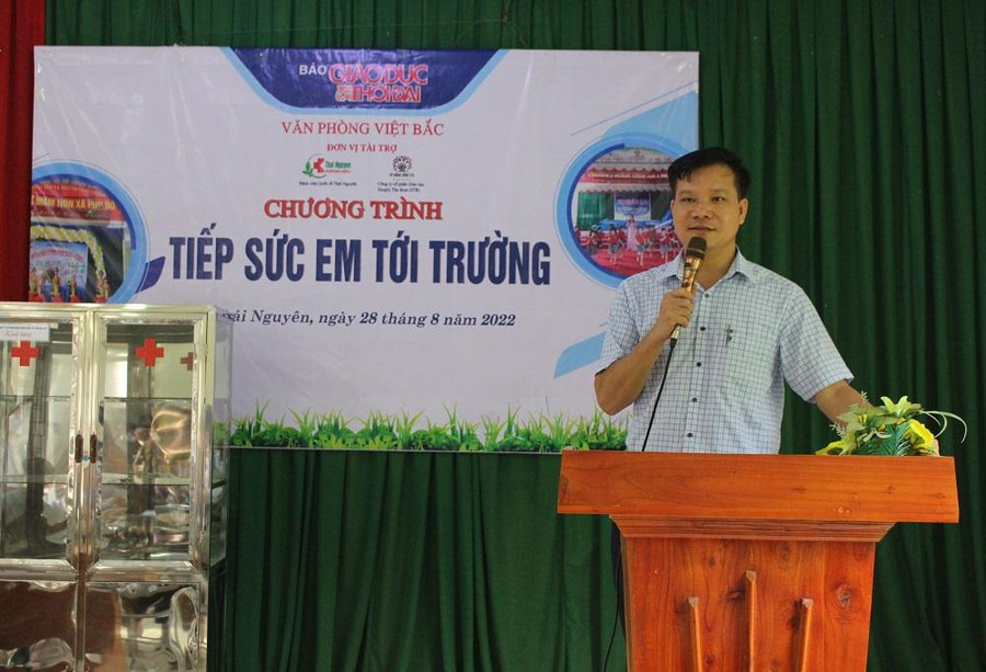 Ông Phùng Thanh Hà, Chủ tịch UBND xã Phú Đô phát biểu cảm ơn các đơn vị