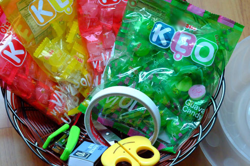 Cách làm hoa sen từ kẹo để ban thờ ngày Tết - Ảnh 1 Cách làm hoa sen từ kẹo để ban thờ ngày Tết - Ảnh 1