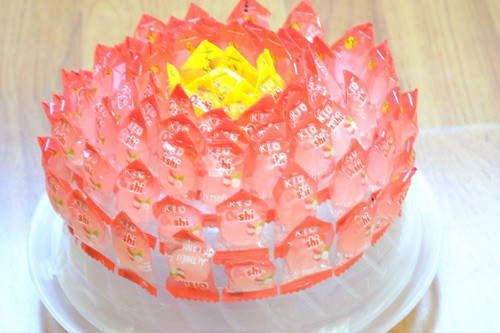 Cách làm hoa sen từ kẹo để ban thờ ngày Tết - Ảnh 7 Cách làm hoa sen từ kẹo để ban thờ ngày Tết - Ảnh 7