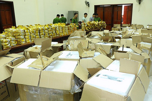 Ma túy được giấu trong các loa thùng, bên ngoài bọc hộp carton. Ảnh: C.A