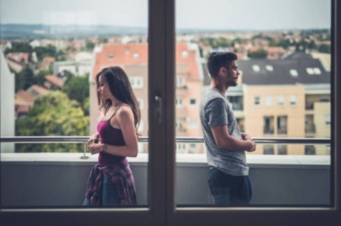 con gai nen lam gi khi ban trai bong dung "lam lo" hinh 1