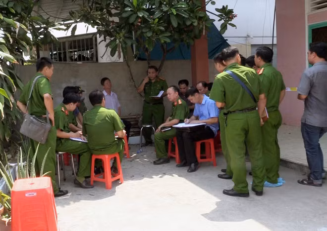 Thảm sát ở Bình Dương: Nhiều cửa phòng trọ sát nhà nạn nhân bị cột dây kẽm - ảnh 1