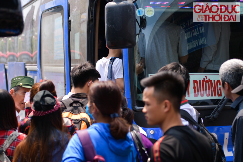 Nhiều nhà xe trong tình trạng hết vé