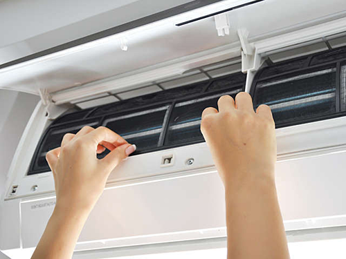 Chuyên gia chia sẻ bí quyết giảm tiền điện ngày nắng nóng ảnh 1 Máy lạnh là thủ phạm chính làm tăng điện năng tiêu thụ. Ảnh minh họa.