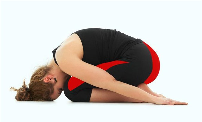 Tap ngay 10 tu the yoga nay de dang thon gon dien dep don Tet-Hinh-5