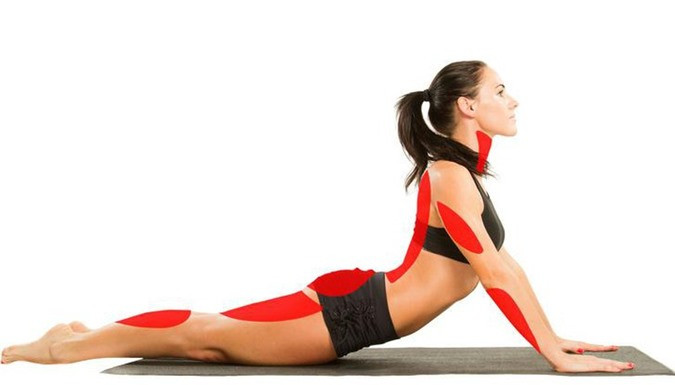 Tap ngay 10 tu the yoga nay de dang thon gon dien dep don Tet-Hinh-6