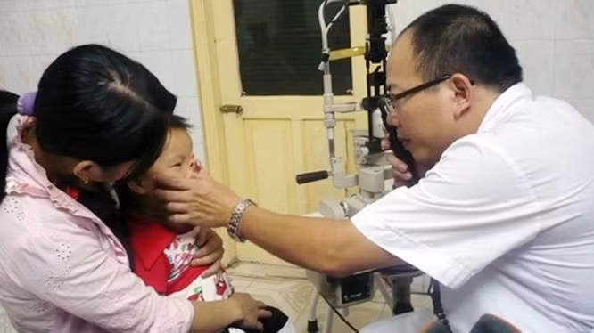 Hậu quả đáng sợ khi tự ý sử dụng thuốc Tobradex - ảnh 2