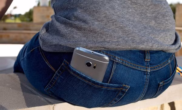 4 vị trí không nên đặt điện thoại nhưng nhiều người vẫn làm sai, gây nguy cơ vô sinh-4