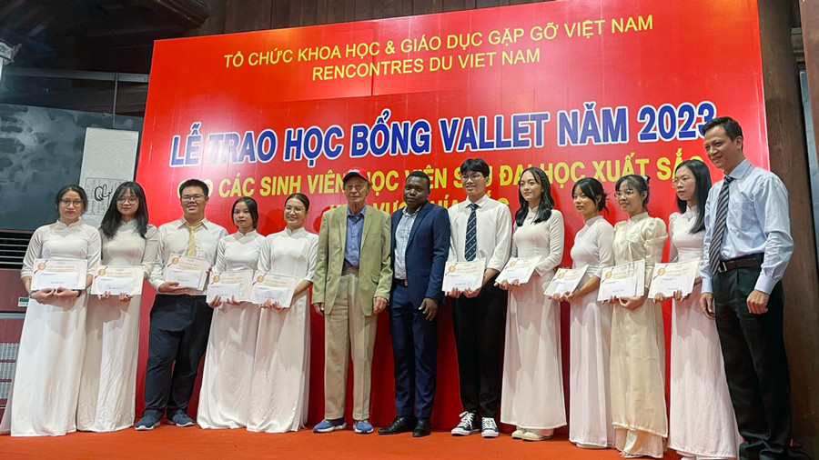 Học bổng Vallet tiếp thêm động lực cho sinh viên Đại học Thái Nguyên.