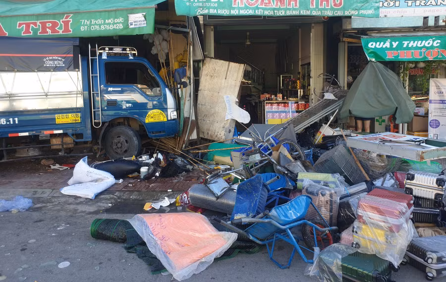 Vụ tai nạn xảy ra ở khu vực đông dân cư.