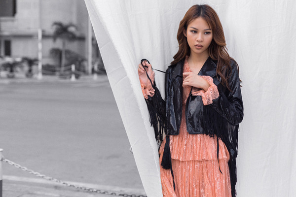 Phí Phương Anh nổi bật cùng trang phục hot trend