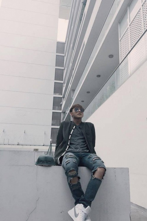 Sơn Tùng từng chụp ảnh tại đây nhưng chỉ là phía dưới sảnh tòa nhà. nha-sang-chanh-cua-son-tung-thuc-chat-la-biet-thu-cua-cao-thai-son-7