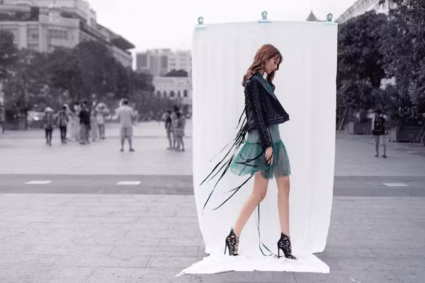 phi-phuong-anh-noi-bat-cung-trang-phuc-hot-trend-8