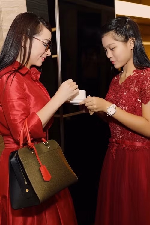 Phi Nhung diện hàng hiệu khoe nhan sắc tuổi 44