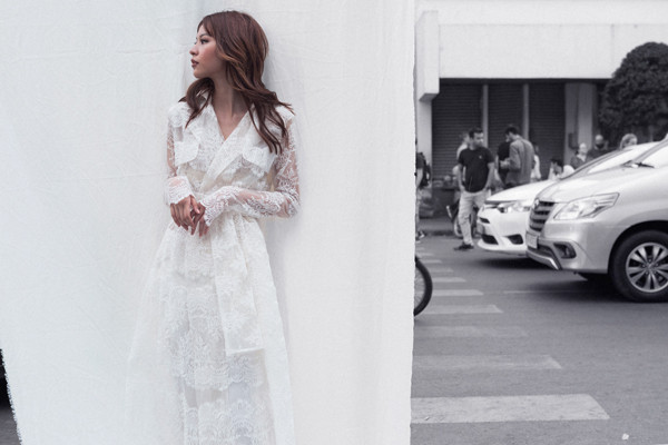phi-phuong-anh-noi-bat-cung-trang-phuc-hot-trend-9