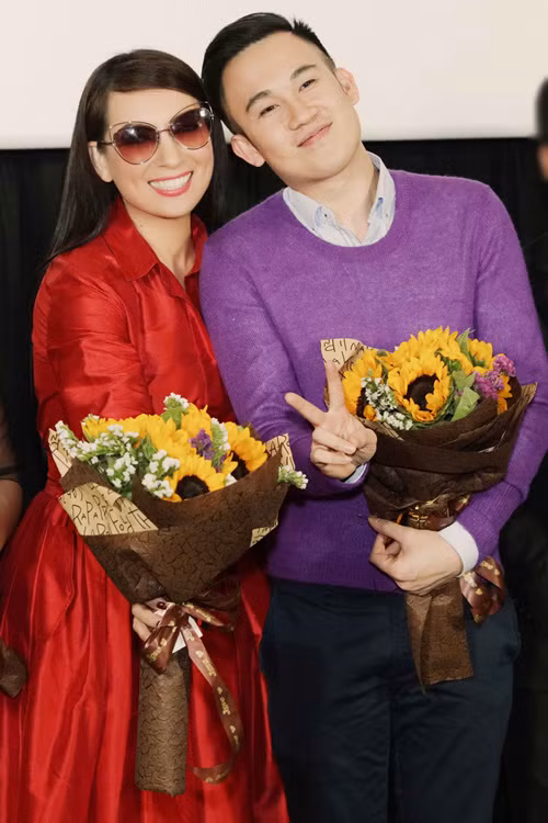 Phi Nhung diện hàng hiệu khoe nhan sắc tuổi 44