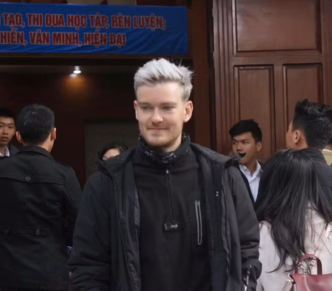 Thay giao bat ngo noi tieng vi giong David Beckham hinh anh 1