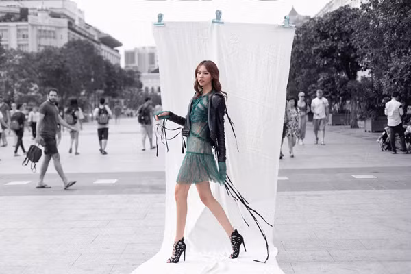 phi-phuong-anh-noi-bat-cung-trang-phuc-hot-trend-7