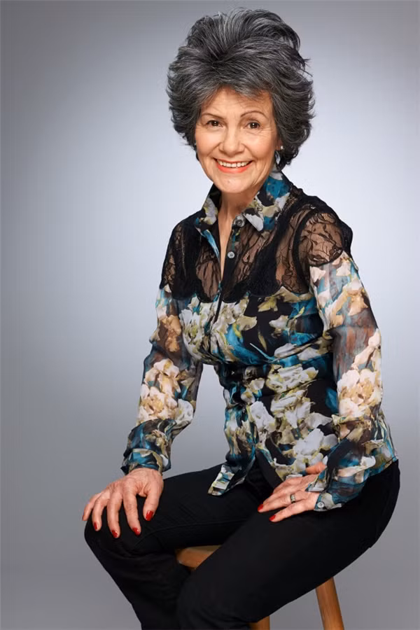 Giờ đây cô đang sống ở Yorkshire cùng chồng và 2 người con.