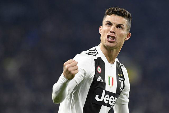 1. Cristiano Ronaldo: Thu nhập: 27,8 triệu bảng – Điểm tìm kiếm trung bình: 100 – Người theo dõi trên các trang mạng xã hội: 148 triệu.
