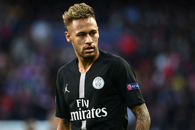 4. Neymar: Thu nhập: 14,2 triệu bảng – Điểm tìm kiếm trung bình: 55 – Người theo dõi trên các trang mạng xã hội: 107,2 triệu.