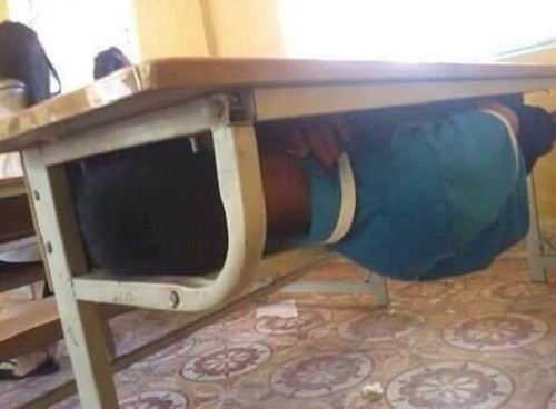 Ngủ trong lớp phong cách đỉnh cao. Ngủ gật trong lớp phong cách đỉnh cao.