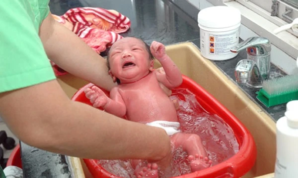 Tắm chanh cho bé – Sai lầm mẹ nào cũng mắc phải