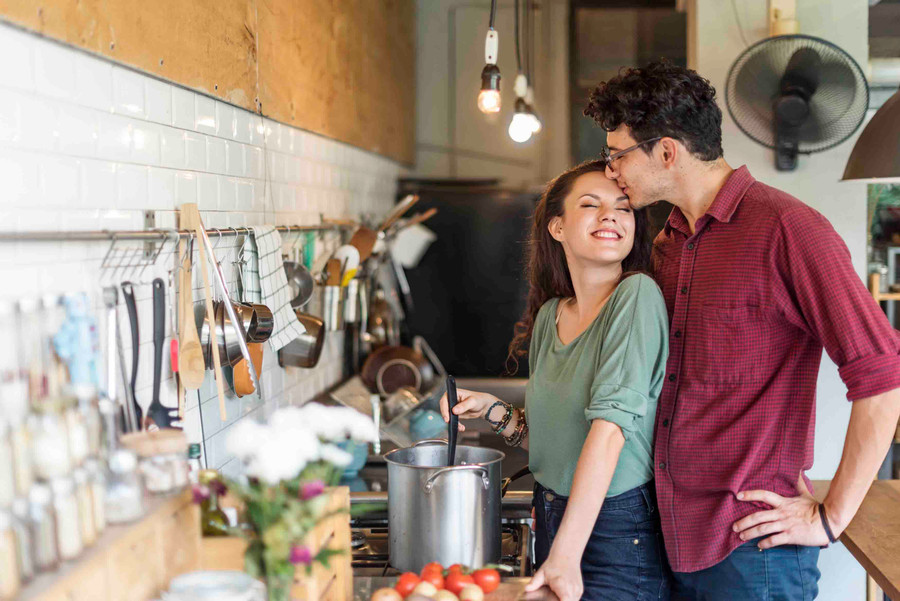 Đàn ông phải lòng một người phụ nữ đôi khi chỉ vì cảm giác của anh ấy khi ở bên người mình yêu. (Ảnh: ITN). Đàn ông phải lòng một người phụ nữ đôi khi chỉ vì cảm giác của anh ấy khi ở bên người mình yêu. (Ảnh: ITN).