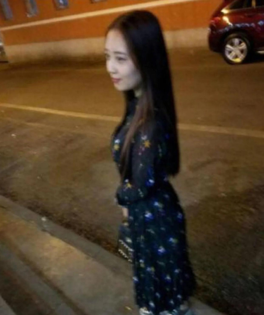 Chắc chắn nếu bình thường cô gái này sẽ là "tuyệt sắc giai nhân". Chắc chắn nếu bình thường cô gái này sẽ là "tuyệt sắc giai nhân".