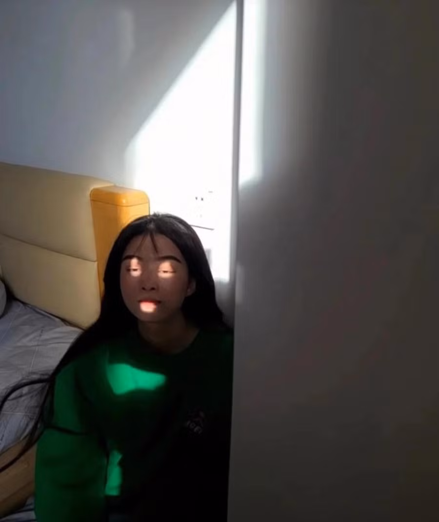 Trong khi vợ muốn xinh lung linh thì chồng bạn sẽ cho thấy khả năng chụp ảnh "thần sầu" - nhìn mà thất thần, sầu đời của mình.