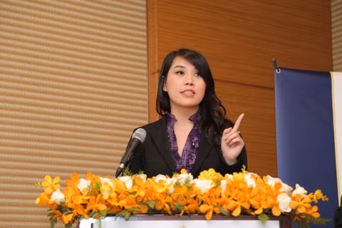 Bà Kristi N. cảnh báo sẽ có rất nhiều rủi do nếu người tham gia chương trình EB-5 không được tư vấn và hỗ trợ kỹ các thông tin cần thiết Bà Kristi N. cảnh báo sẽ có rất nhiều rủi do nếu người tham gia chương trình EB-5 không được tư vấn và hỗ trợ kỹ các thông tin cần thiết