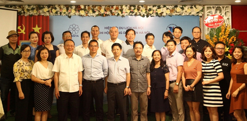 Ban chấp hành nhiệm kỳ mới Chi hội HDV du lịch Hà Nội ra mắt Đại hội