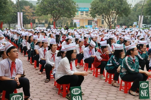 Đông đảo học sinh tham gia lễ phát động giải thưởng Mỹ thuật thiếu nhi