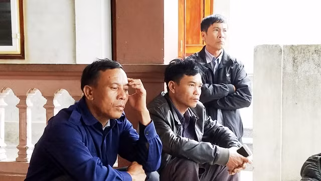 Người thân các nạn nhân vẫn còn hết sức bàng hoàng.