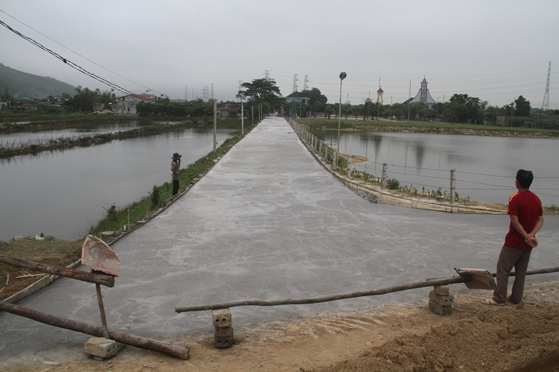 Con đường dài 300m vừa hoàn thành.