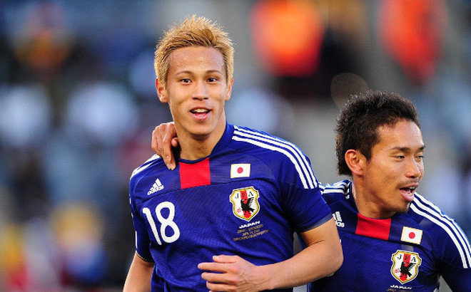 Tiền vệ Keisuke Honda - HLV trưởng ĐTQG Campuchia vẫn tiếp tục sự nghiệp chơi bóng chuyên nghiệp.