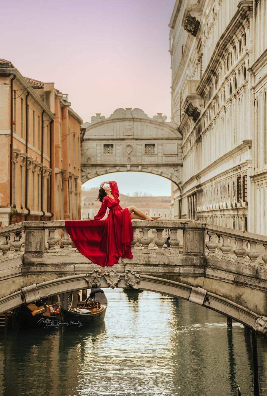 Venice nổi tiếng được nhiều bạn trẻ chọn làm điểm du lịch khi đến Ý. Venice nổi tiếng được nhiều bạn trẻ chọn làm điểm du lịch khi đến Ý.