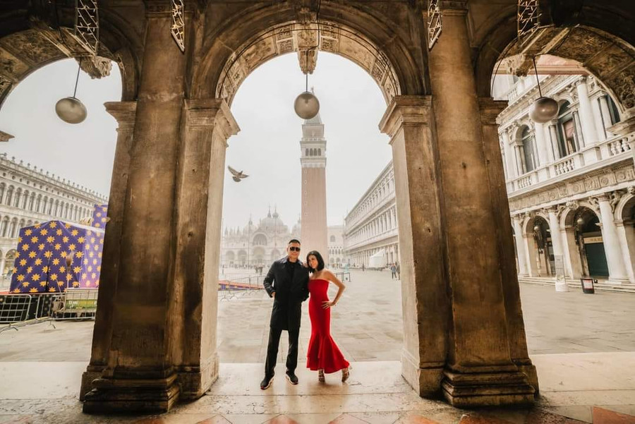 Venice với lễ hội hóa trang nổi tiếng. Venice với lễ hội hóa trang nổi tiếng.
